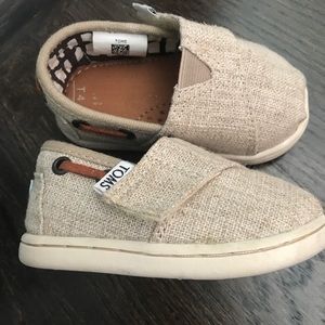 Toms baby shoes